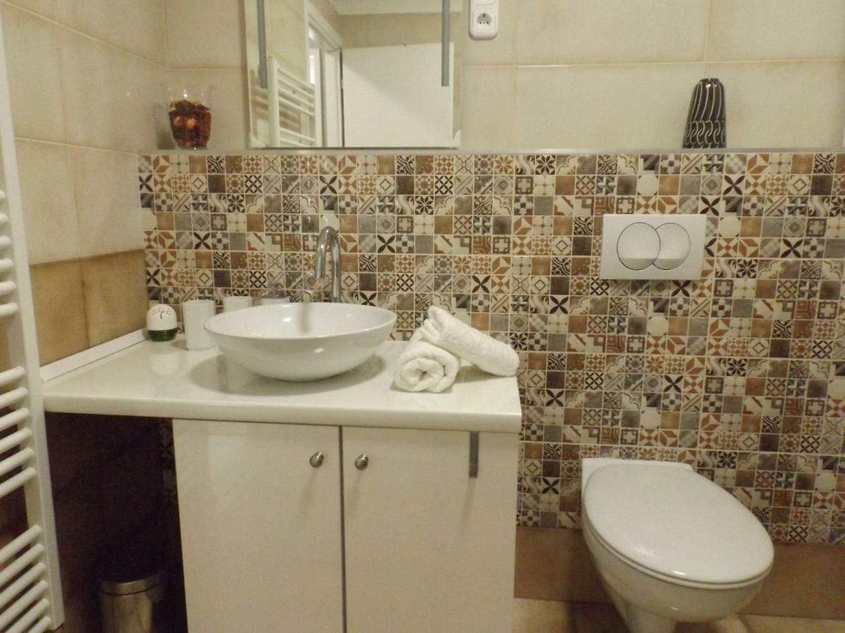 Vitalis Apartman Eger Bagian luar foto