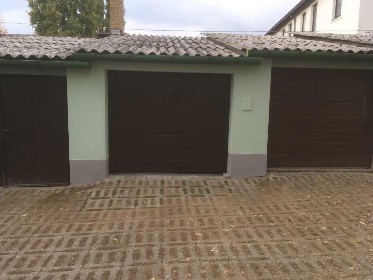 Vitalis Apartman Eger Bagian luar foto