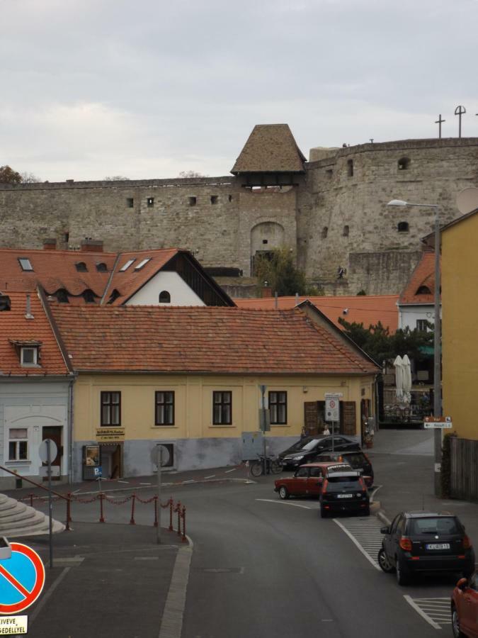 Vitalis Apartman Eger Bagian luar foto