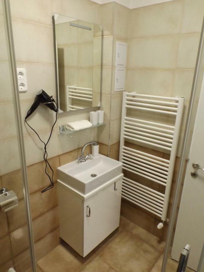 Vitalis Apartman Eger Bagian luar foto