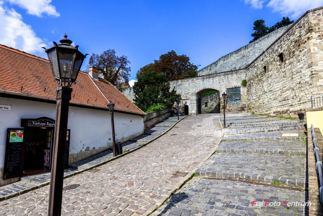 Vitalis Apartman Eger Bagian luar foto